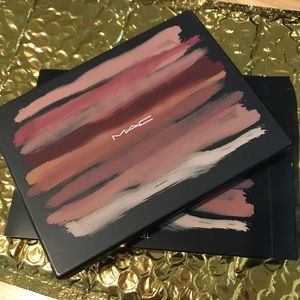 MAC Art Library in Nude Model